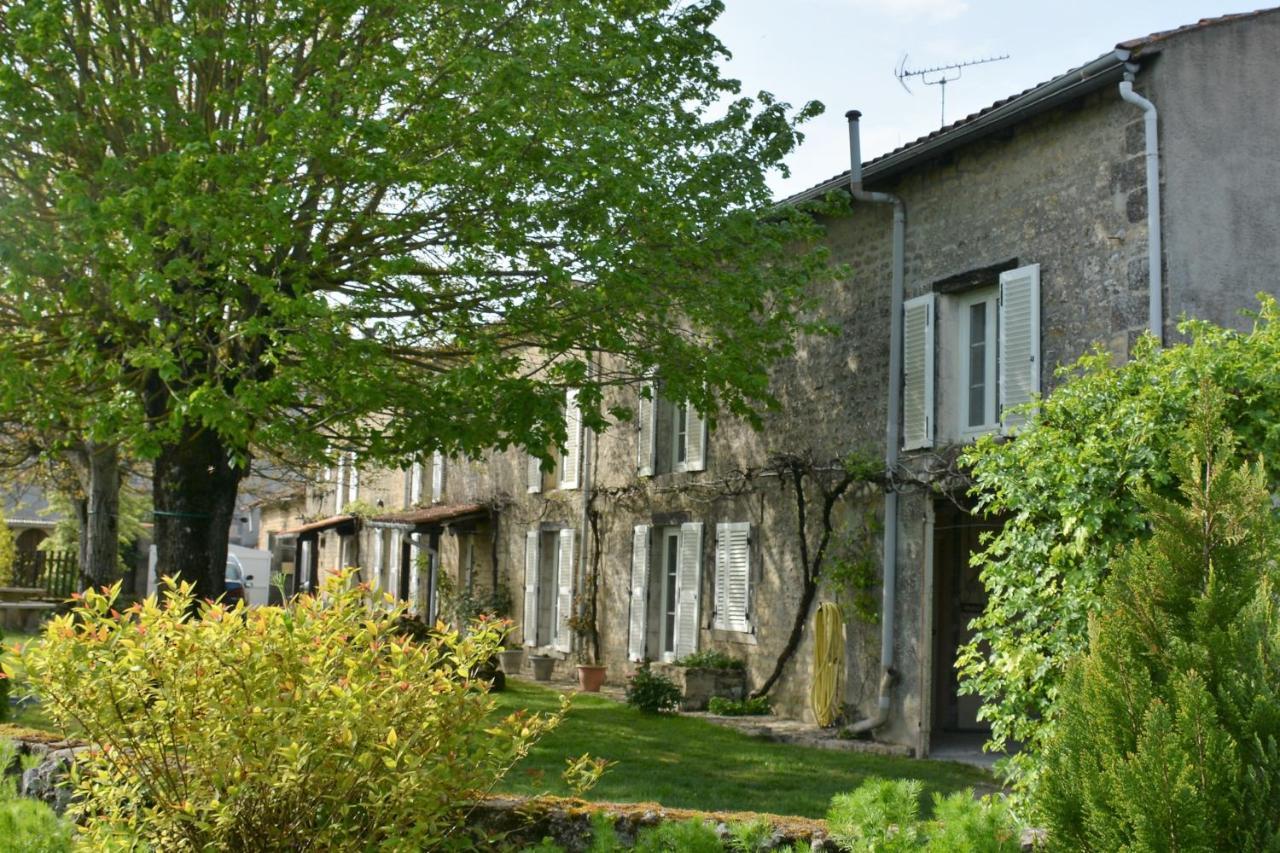 Aulnay  Les Noyers Aulnay B&B 외부 사진
