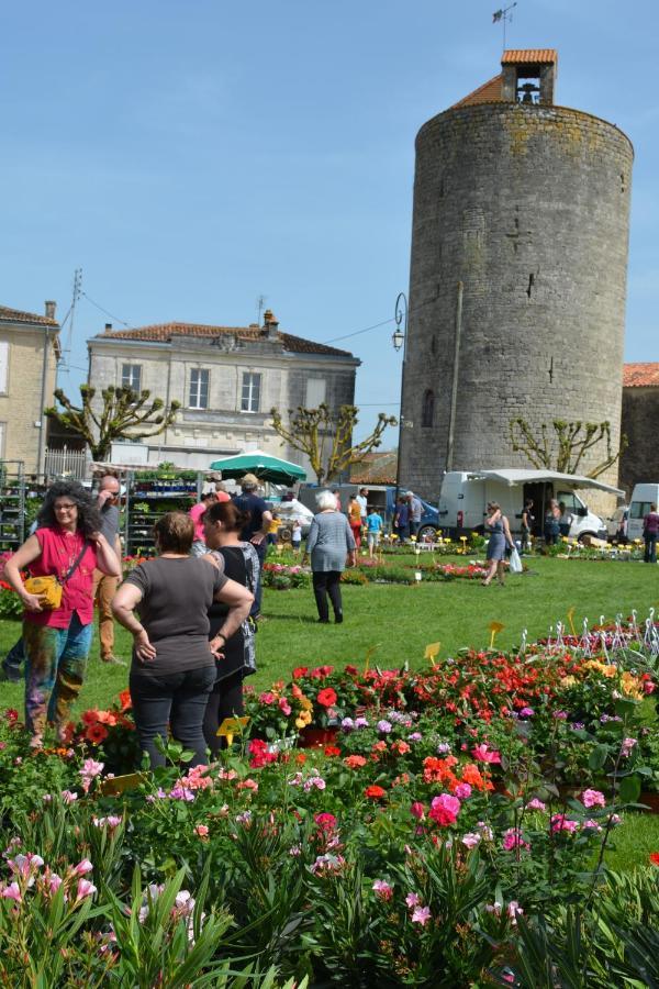 Aulnay  Les Noyers Aulnay B&B 외부 사진